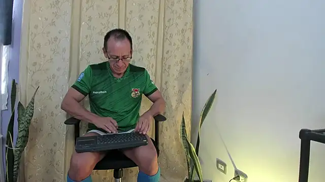  axelking  online show from April 28, 2026, 11:47 am