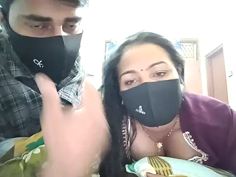 horny milf couple online show from October 19, 2025, 4:32 pm