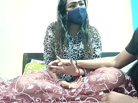 horny milf couple online show from February 15, 2026, 6:18 pm