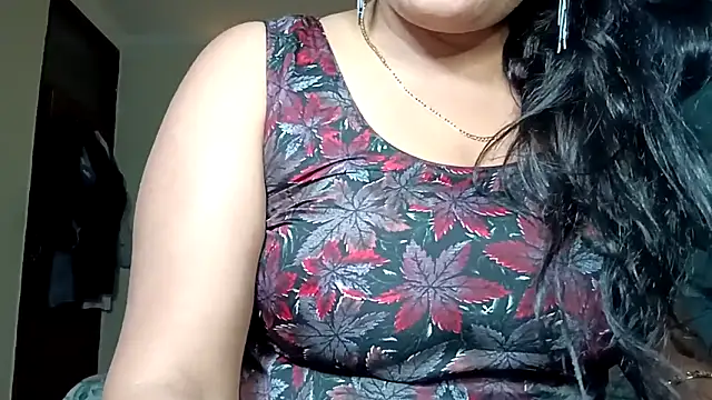 horny milf couple online show from April 5, 2026, 5:41 pm