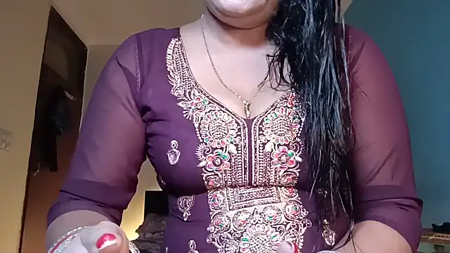 Snapshot of horny_milf_couple chatting on June 6, 2026, 6:24 pm horny milf couple online show from June 6, 2026, 6:24 pm