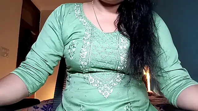 Snapshot of horny_milf_couple chatting on June 8, 2026, 7:36 pm horny milf couple online show from June 8, 2026, 7:36 pm