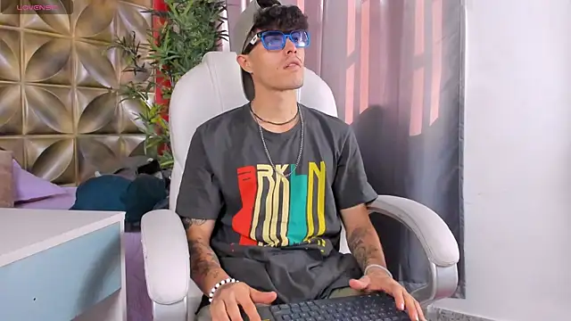 imsammytop online show from October 21, 2025, 1:21 pm