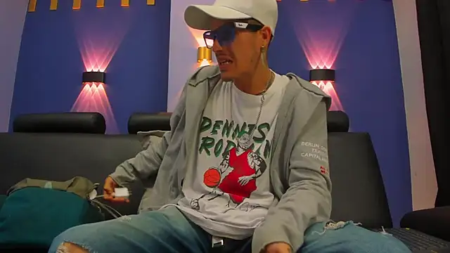 imsammytop online show from October 29, 2025, 11:31 am