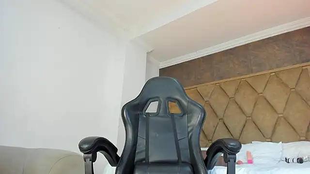 Snapshot of ScarletEvanss_ chatting on March 17, 2026, 11:24 am ScarletEvanss online show from March 17, 2026, 11:24 am