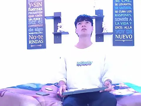 alex russo   online show from October 12, 2025, 4:14 am