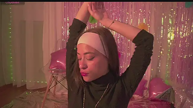 Snapshot of _issy chatting on January 10, 2026, 7:36 am issy online show from January 10, 2026, 7:36 am