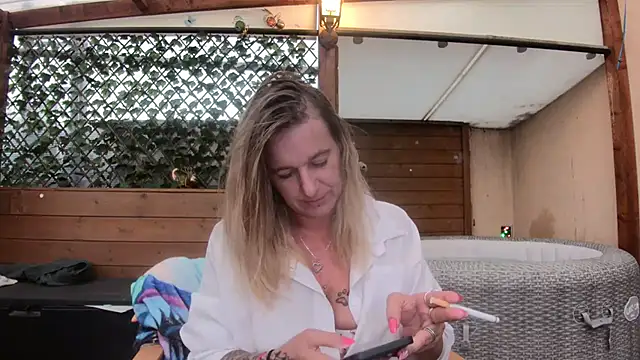 Snapshot of Delichieuse5 chatting on June 24, 2026, 8:06 pm Delichieuse5 online show from June 24, 2026, 8:06 pm
