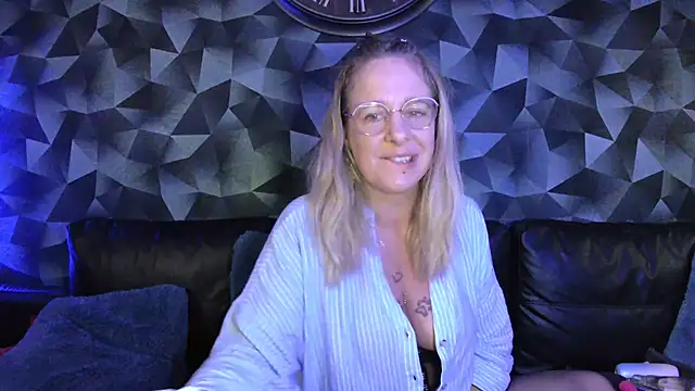 Snapshot of Delichieuse5 chatting on June 9, 2026, 7:48 pm Delichieuse5 online show from June 9, 2026, 7:48 pm