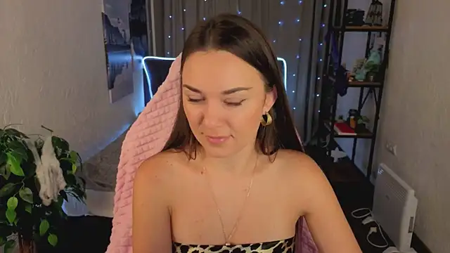 Madison Golden online show from November 5, 2025, 5:32 am