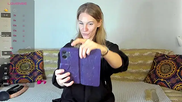 Amalia Mio online show from November 1, 2025, 7:57 am