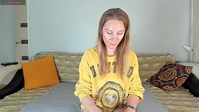 Snapshot of Amalia_Mio chatting on June 25, 2026, 8:52 am Amalia Mio online show from June 25, 2026, 8:52 am