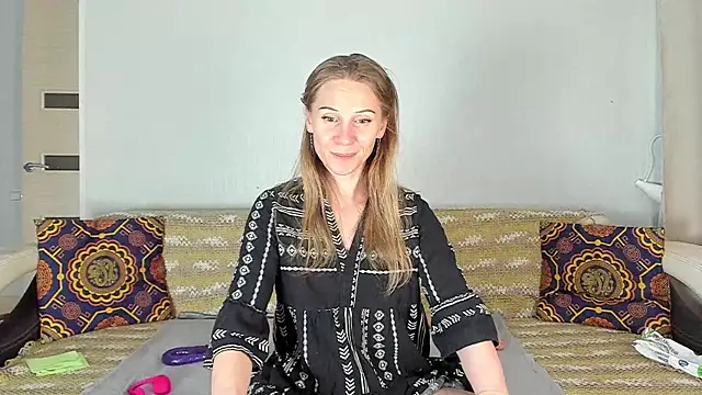 Snapshot of Amalia_Mio chatting on June 3, 2026, 8:37 am Amalia Mio online show from June 3, 2026, 8:37 am