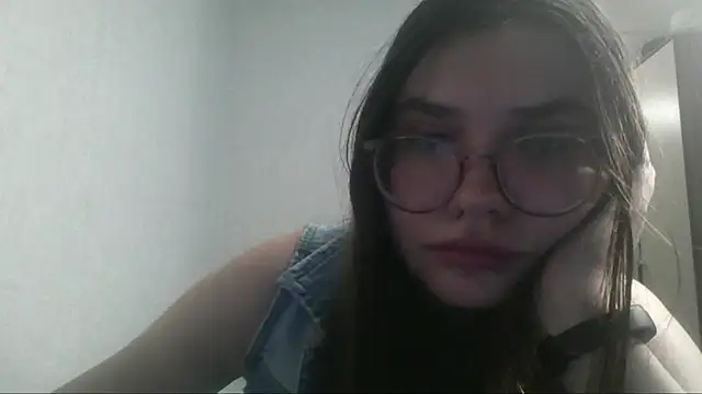 StacyMillerBom online show from October 8, 2025, 2:07 pm