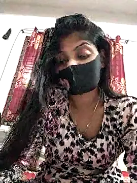 Queen-Any online show from November 12, 2025, 8:12 pm