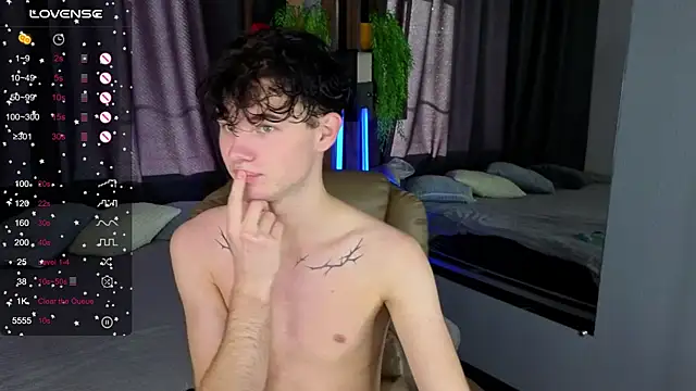 Snapshot of Cute_Mike chatting on October 19, 2025, 6:16 am Cute Mike online show from October 19, 2025, 6:16 am