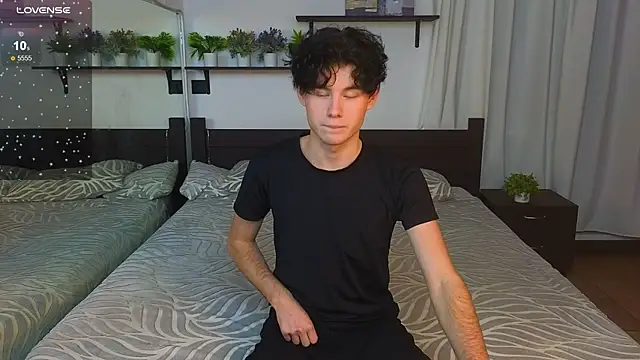 Snapshot of Cute_Mike chatting on November 18, 2025, 4:54 pm Cute Mike online show from November 18, 2025, 4:54 pm