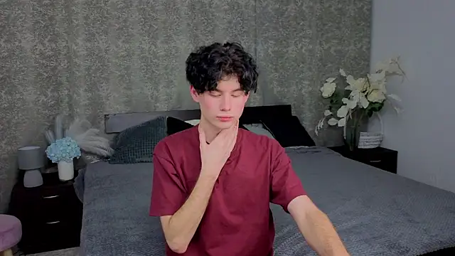 Snapshot of Cute_Mike chatting on November 19, 2025, 7:58 pm Cute Mike online show from November 19, 2025, 7:58 pm