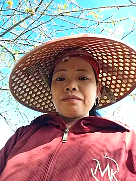 miomio-12 online show from October 23, 2025, 2:10 am