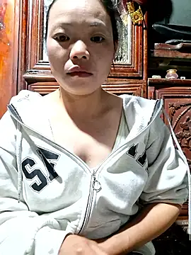 miomio-12 online show from October 14, 2025, 9:04 pm