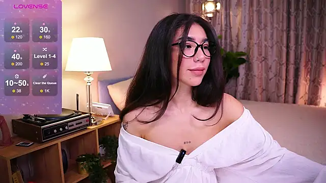 Snapshot of YokoKoko_ chatting on November 19, 2025, 6:24 am YokoKoko online show from November 19, 2025, 6:24 am