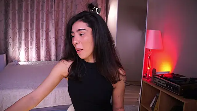 Snapshot of YokoKoko_ chatting on December 5, 2025, 6:01 am YokoKoko online show from December 5, 2025, 6:01 am