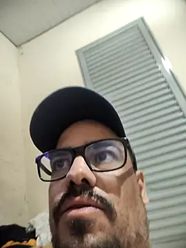 IncomingEssence478 online show from December 18, 2025, 6:07 am