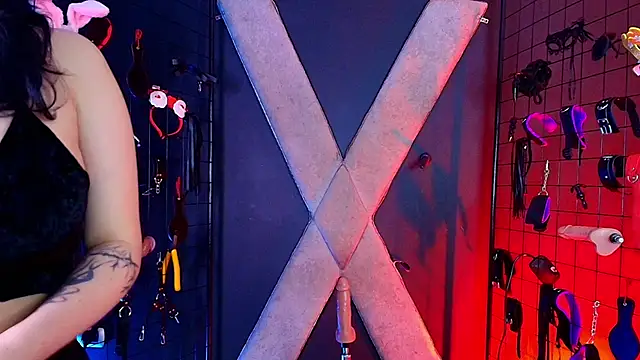 Snapshot of mranii_queen_bdsm_ chatting on December 20, 2025, 4:37 am mranii queen bdsm online show from December 20, 2025, 4:37 am