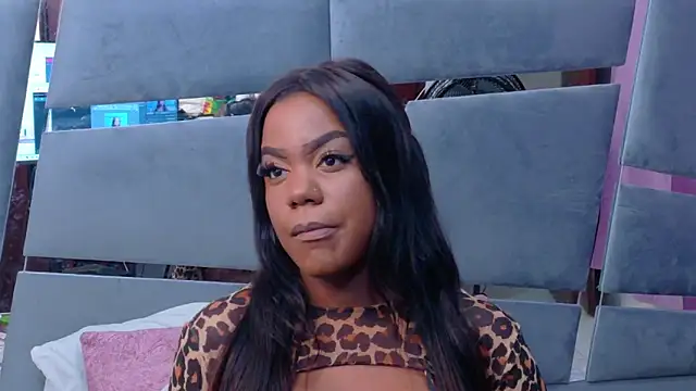 LorraiineJohnson online show from November 4, 2025, 6:22 pm