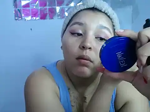 Snapshot of Gaby22d chatting on November 19, 2025, 1:55 pm Gaby22d online show from November 19, 2025, 1:55 pm