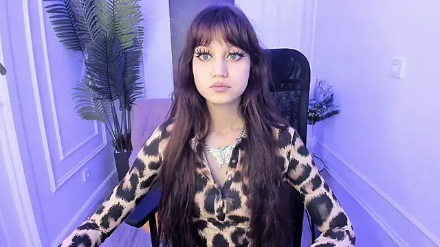 Snapshot of TiffanyYounge chatting on November 10, 2025, 7:19 pm TiffanyYounge online show from November 10, 2025, 7:19 pm