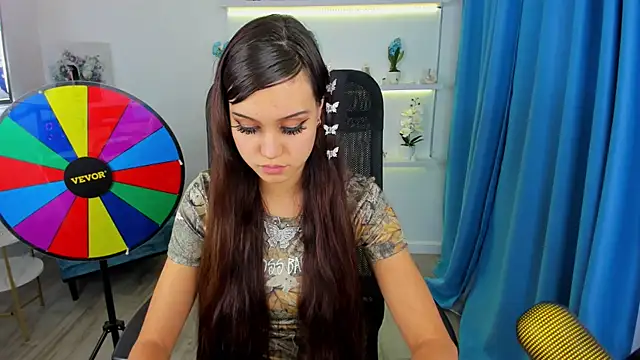 Snapshot of TiffanyYounge chatting on November 12, 2025, 12:42 pm TiffanyYounge online show from November 12, 2025, 12:42 pm