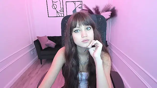 Snapshot of TiffanyYounge chatting on November 9, 2025, 4:16 am TiffanyYounge online show from November 9, 2025, 4:16 am