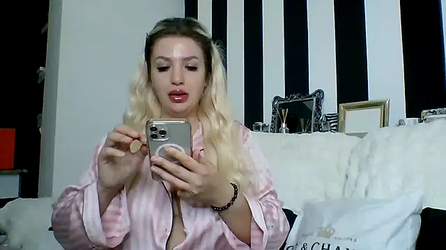 Snapshot of evedanger chatting on October 12, 2025, 3:24 pm evedanger online show from October 12, 2025, 3:24 pm