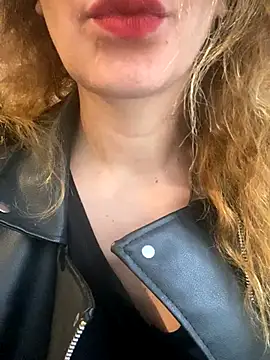 Snapshot of melisss2 chatting on December 2, 2025, 7:43 am melisss2 online show from December 2, 2025, 7:43 am