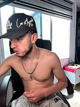 Snapshot of noah_red chatting on October 23, 2025, 3:21 pm noah red online show from October 23, 2025, 3:21 pm