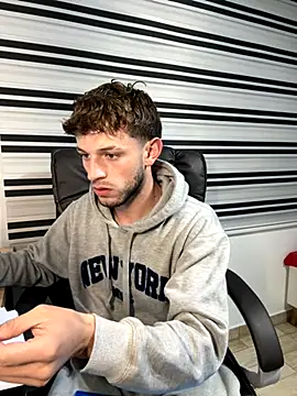 Snapshot of noah_red chatting on October 22, 2025, 11:58 pm noah red online show from October 22, 2025, 11:58 pm