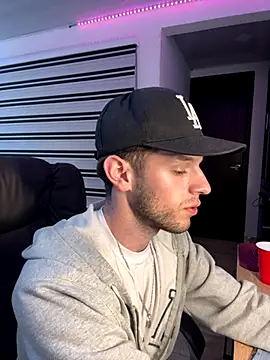 Snapshot of noah_red chatting on October 16, 2025, 3:37 am noah red online show from October 16, 2025, 3:37 am