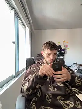 Snapshot of noah_red chatting on November 17, 2025, 4:33 pm noah red online show from November 17, 2025, 4:33 pm