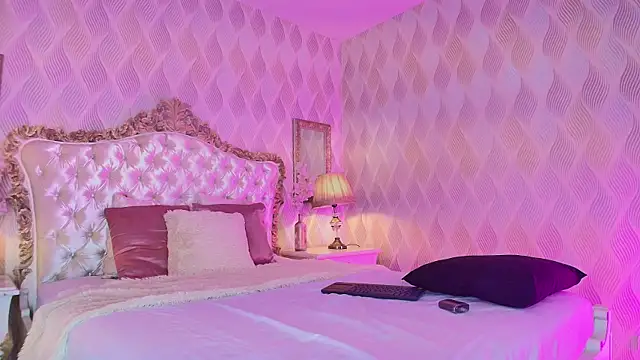 Snapshot of Kylie_Foxx chatting on November 14, 2025, 7:28 pm Kylie Foxx online show from November 14, 2025, 7:28 pm