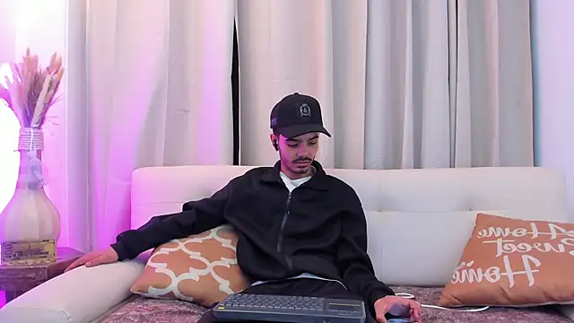 Timothe Evans online show from February 1, 2026, 4:11 am