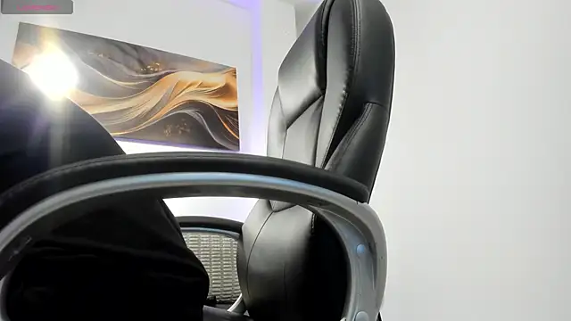 Leoo Miller online show from November 9, 2025, 4:38 am