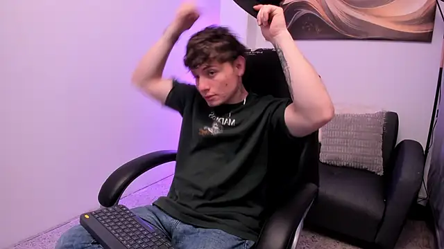 Leoo Miller online show from November 14, 2025, 11:08 pm