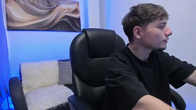 Snapshot of Leoo_Miller chatting on March 11, 2026, 4:06 am Leoo Miller online show from March 11, 2026, 4:06 am