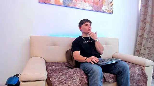 Leoo Miller online show from October 7, 2025, 8:43 pm