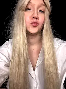 Snapshot of Darling_Bri_ chatting on November 10, 2025, 10:31 am Darling Bri online show from November 10, 2025, 10:31 am