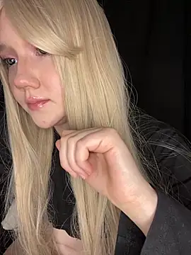 Snapshot of Darling_Bri_ chatting on October 12, 2025, 9:32 am Darling Bri online show from October 12, 2025, 9:32 am