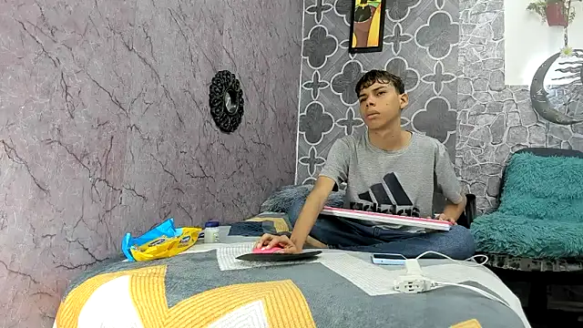 sexyboys cutex18 online show from December 18, 2025, 8:34 pm