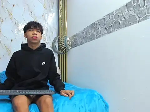 sexyboys cutex18 online show from May 17, 2026, 2:44 am