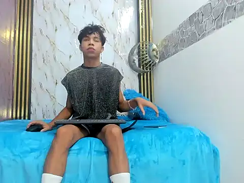 sexyboys cutex18 online show from May 18, 2026, 4:51 am